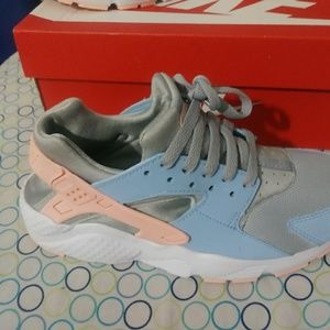 Huarache's Size 5